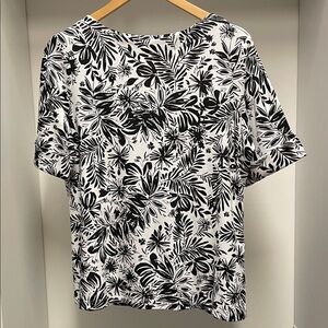 Appleseed's NWOT Black & White Floral Print Cuffed Short Sleeve Top Size PL